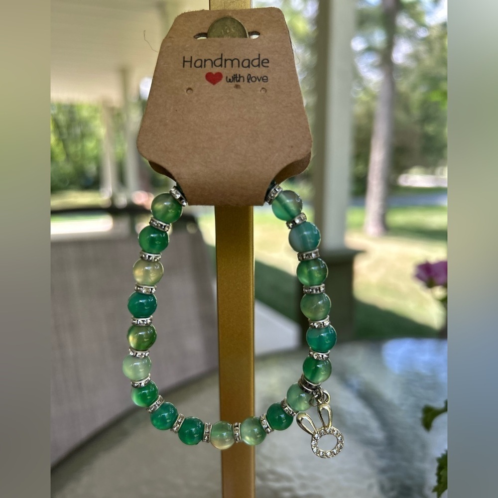☀️NWT-Handcrafted Green Agate Bracelet with bunny Charm